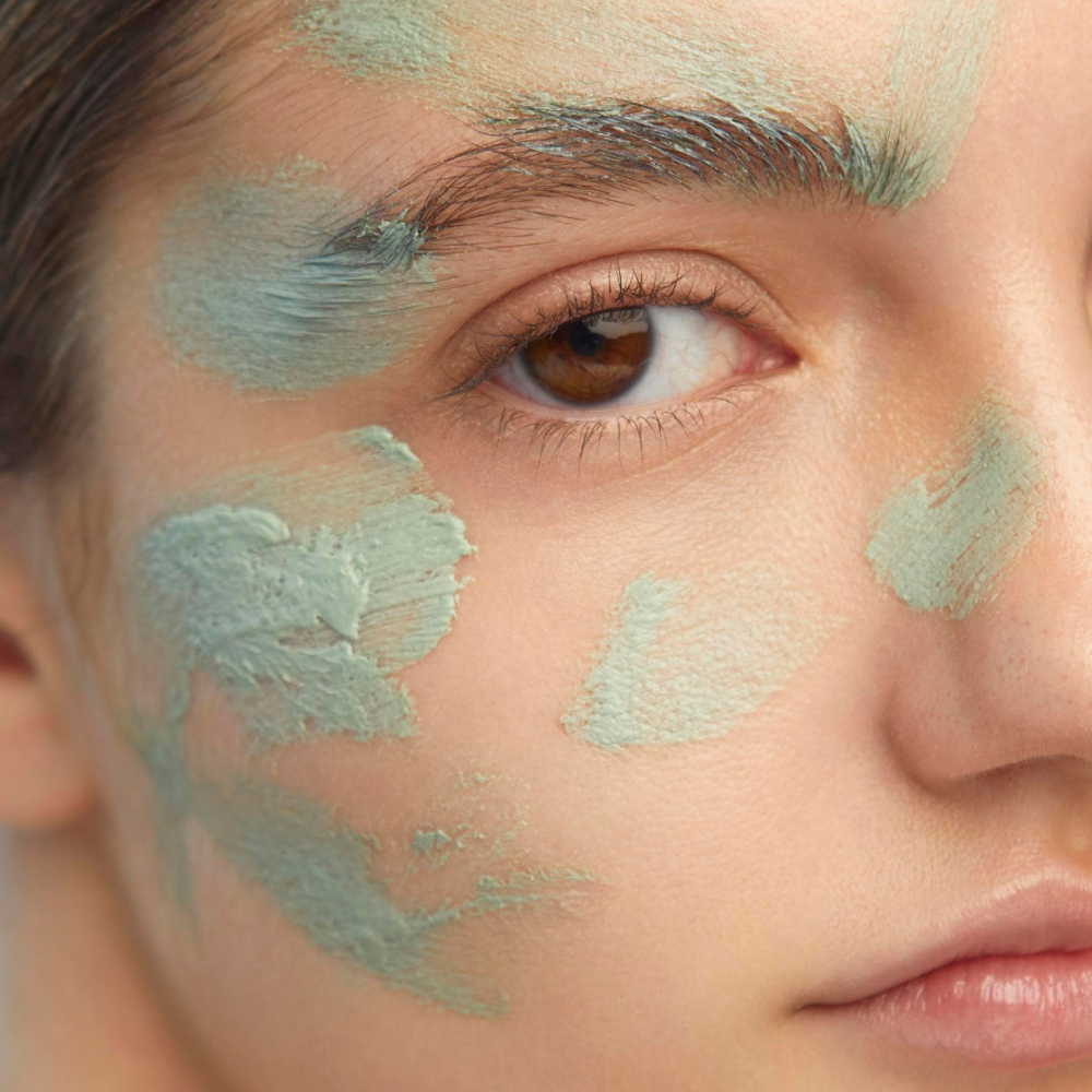 Синдром втомленої шкіри: чому звичний догляд перестав працювати