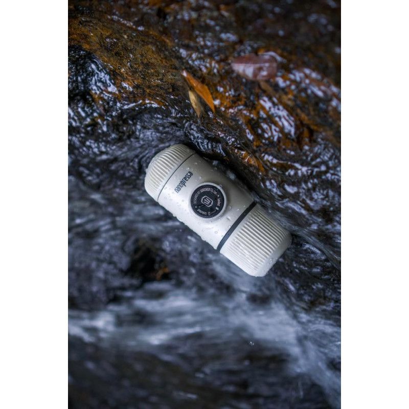 Портативна еспресо кавоварка Nanopresso з білим чохлом, Wacaco/2